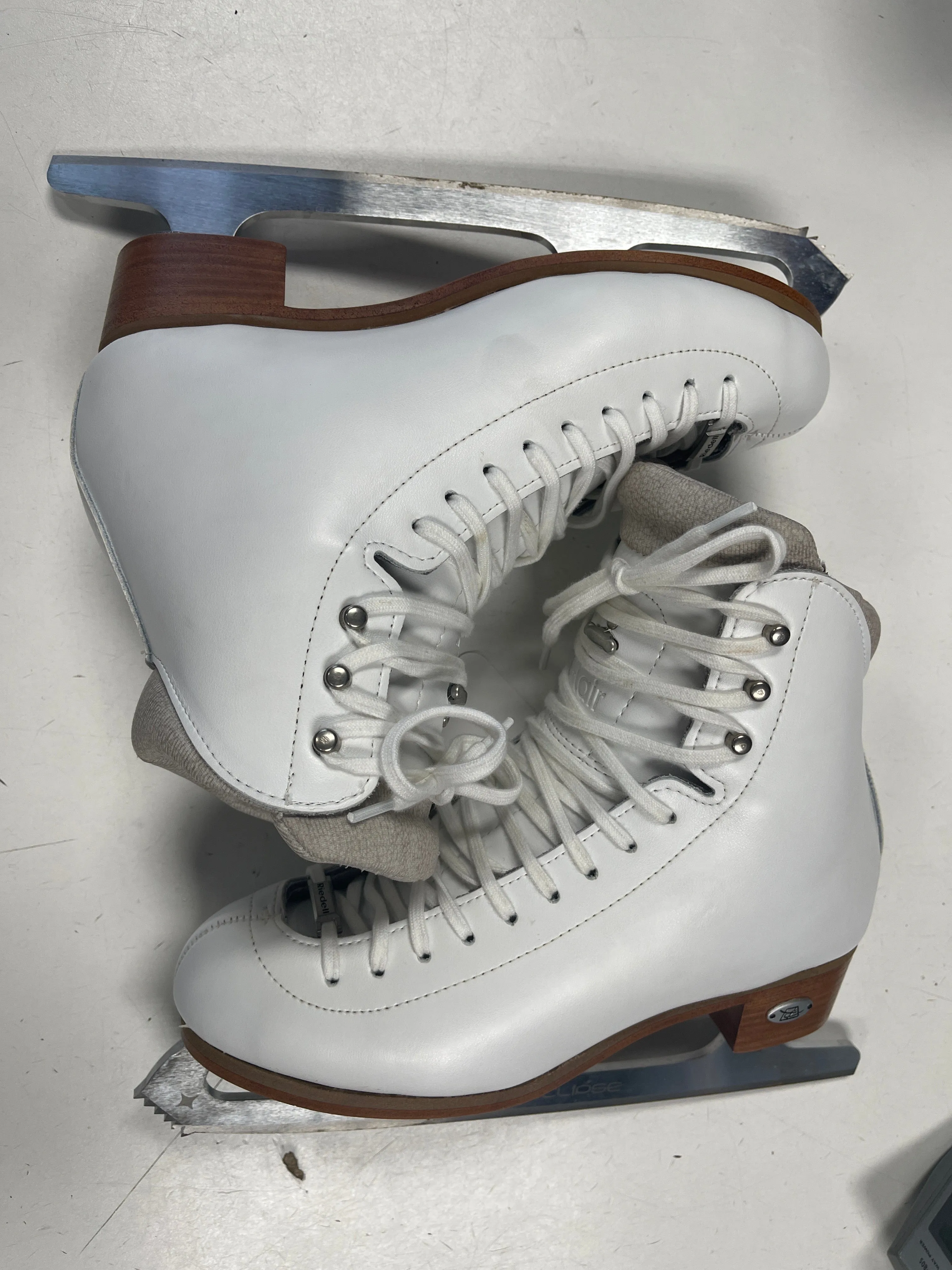 Barely Used Riedell Flair 910 Women's Size 5 Wide Figure Skates