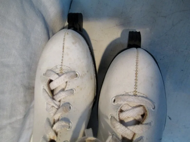 EUC Womens Ladies LAKE PLACID CANADA Figure Ice Skates 9 White Leather