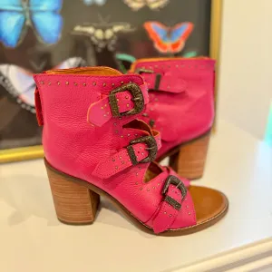 Model Shoes Size 9 | Dingo | Ziggy Leather Heeled Sandal in Hot Pink FINAL SALE