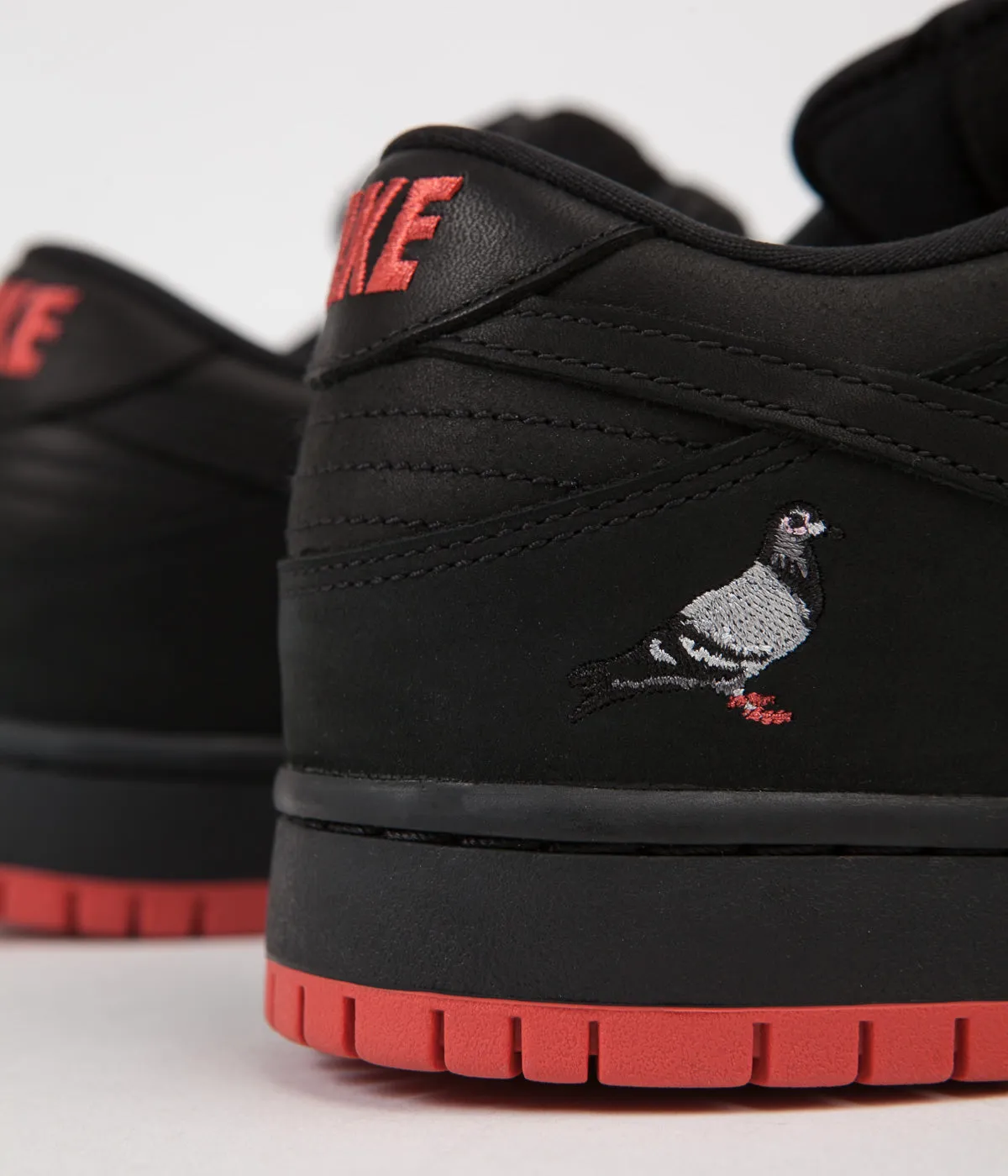 Nike SB Dunk Low 'Black Pigeon' Shoes - Black / Black - Sienna