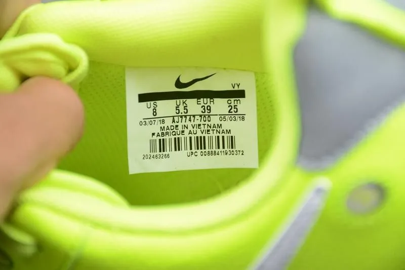 NikeWMNS Air Force 1 AF1 Utility - Volt