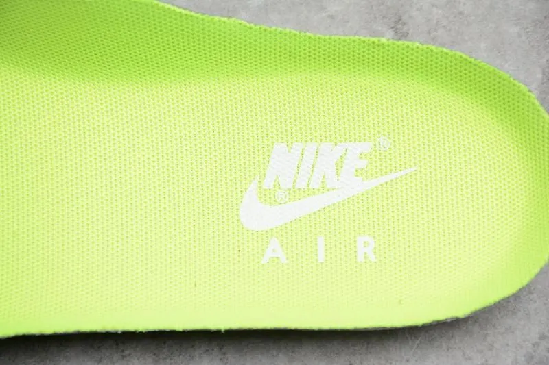 NikeWMNS Air Force 1 AF1 Utility - Volt