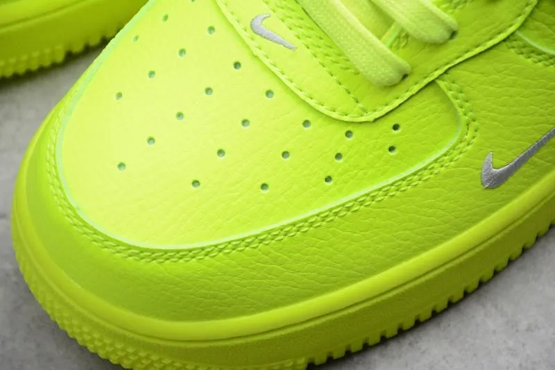 NikeWMNS Air Force 1 AF1 Utility - Volt