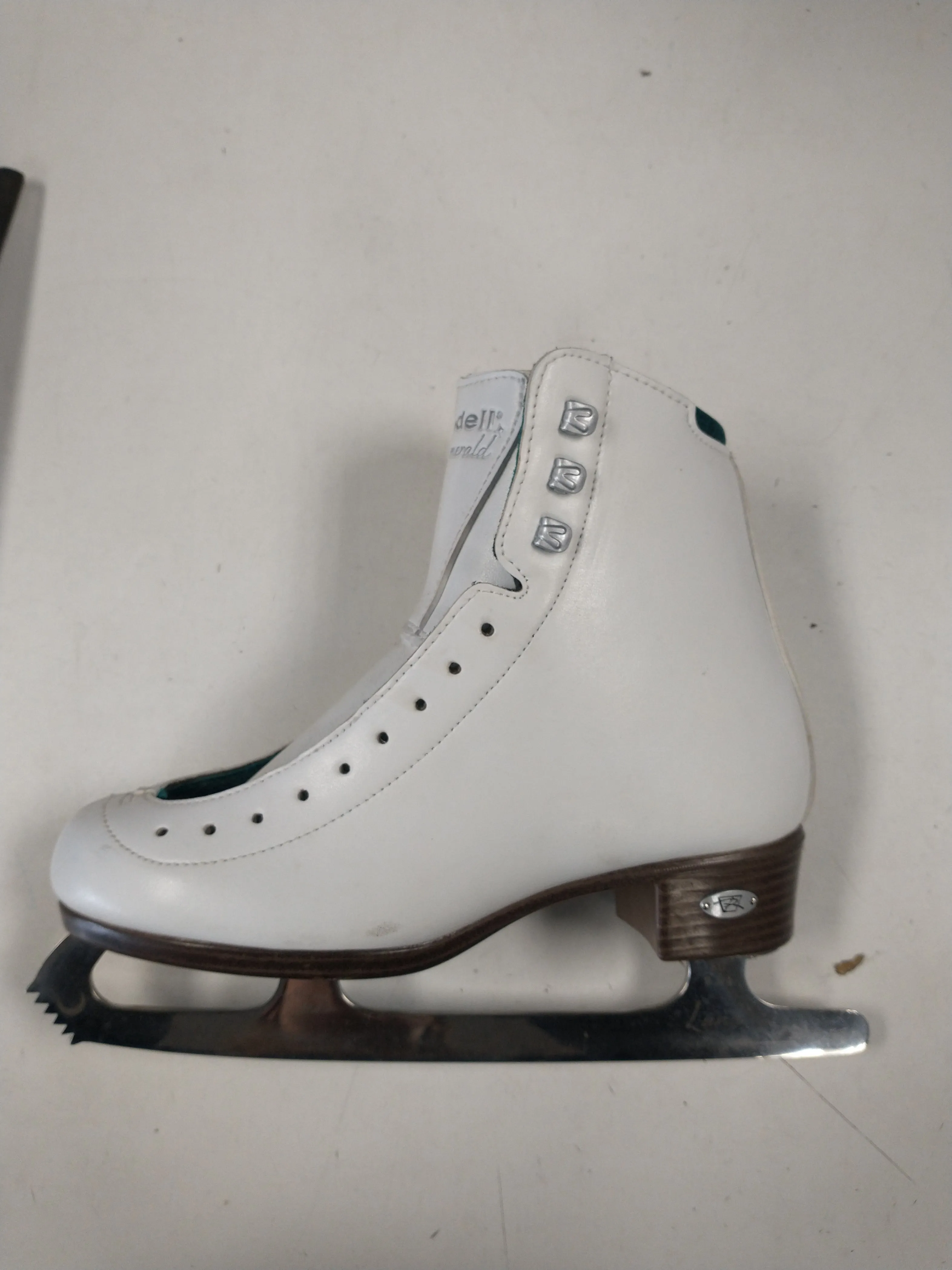 Used Riedell Emerald Size 6 Figure Skates